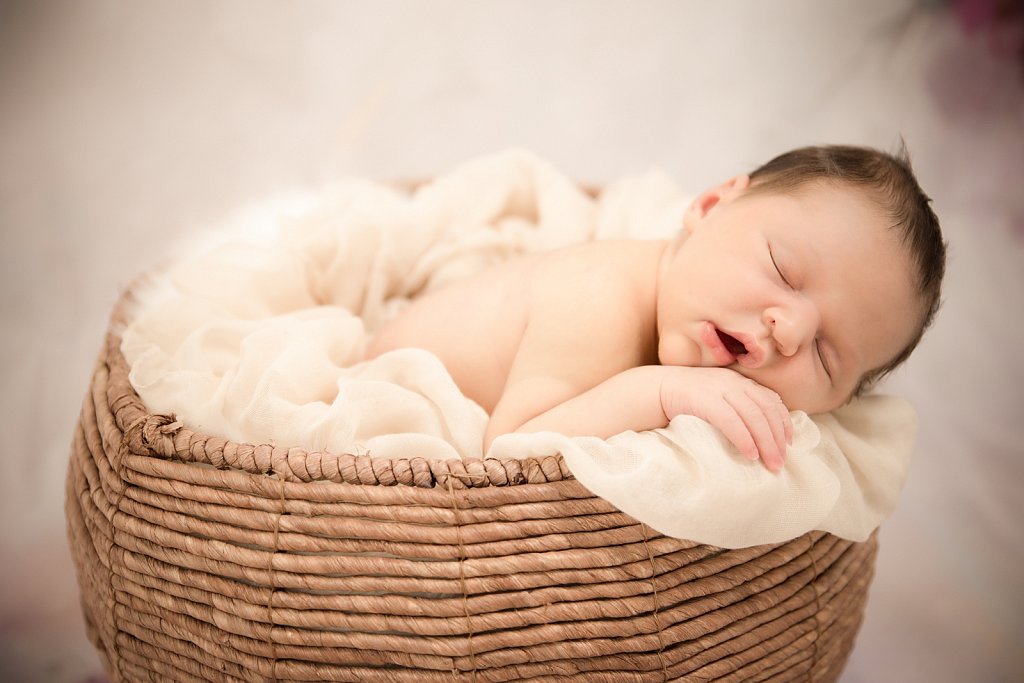 newborn3.jpg
